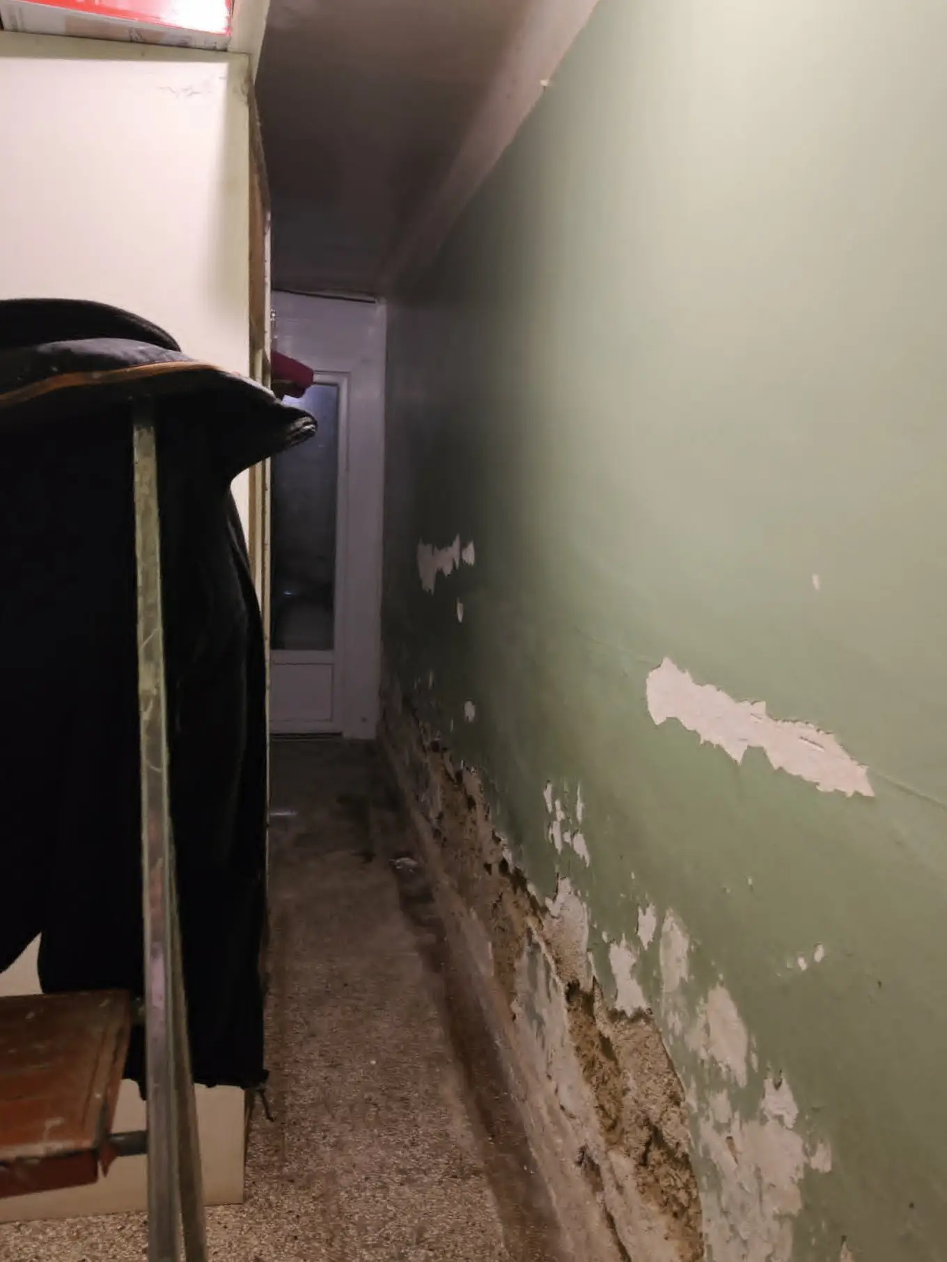 Couloir avant rénovation par Multiservice Bauer