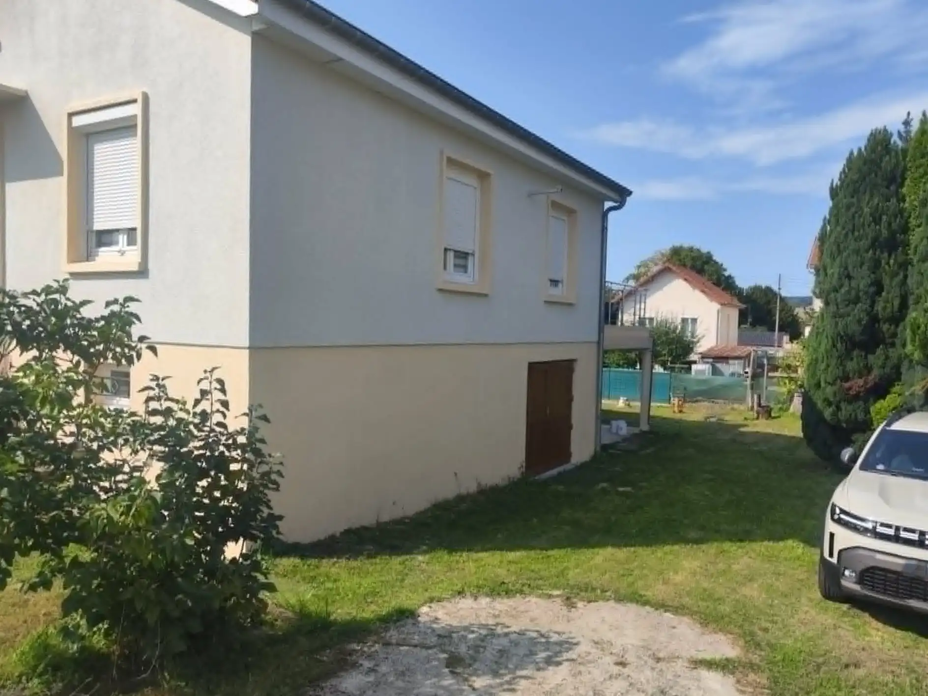 Zone extérieure avant la réalisation de la dalle