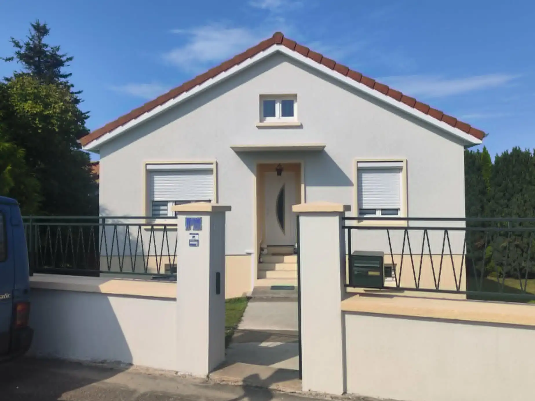 Façade de la maison après remise en peinture
