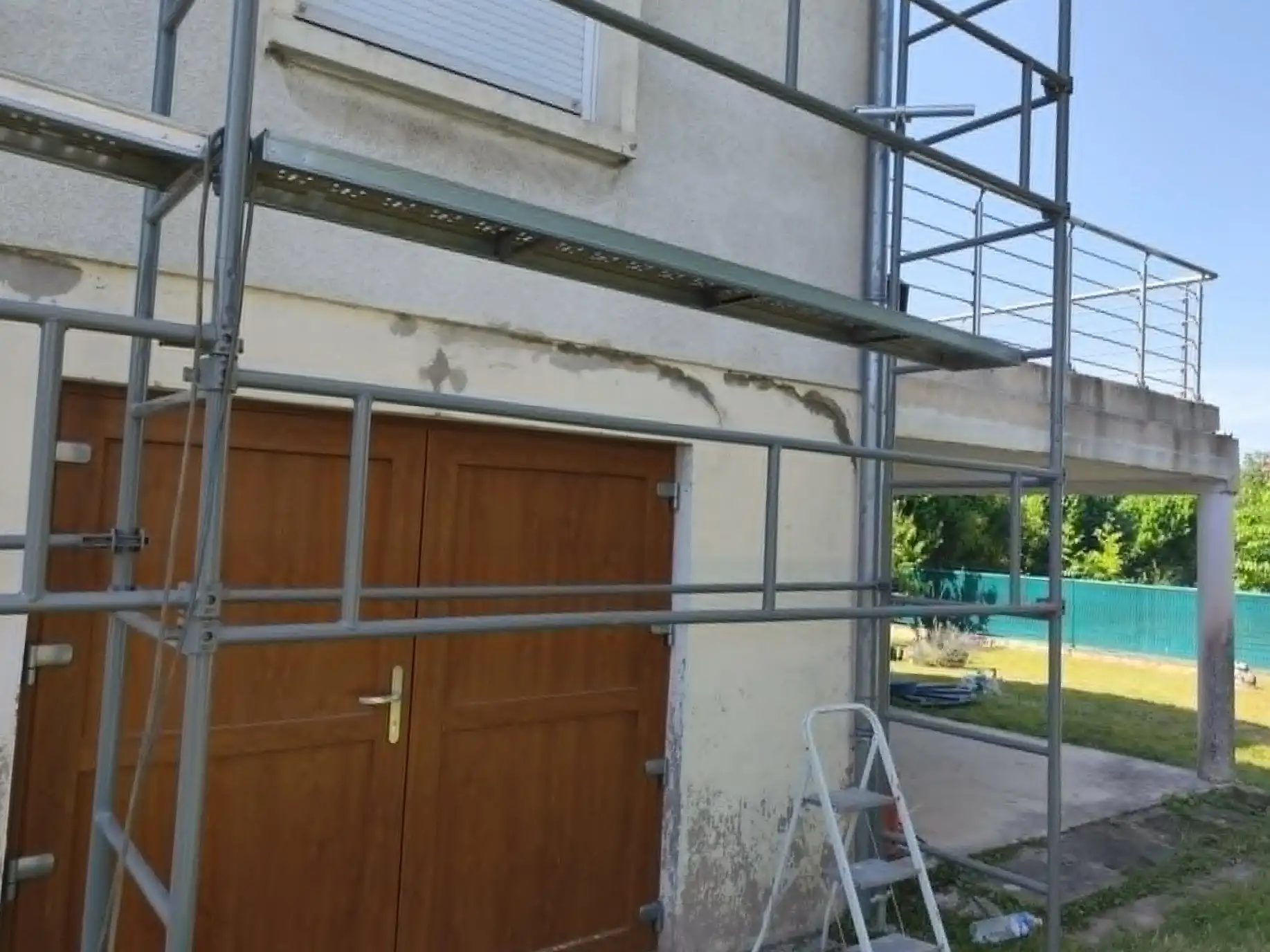 Façade et muret avant travaux de peinture