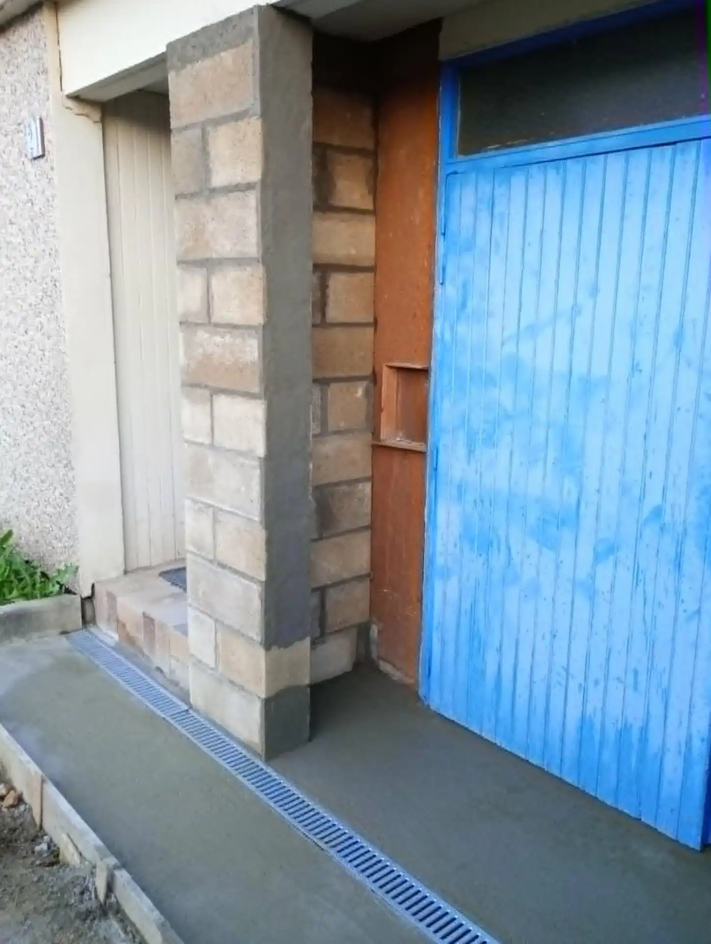 Travaux de maçonnerie sur le muret extérieur