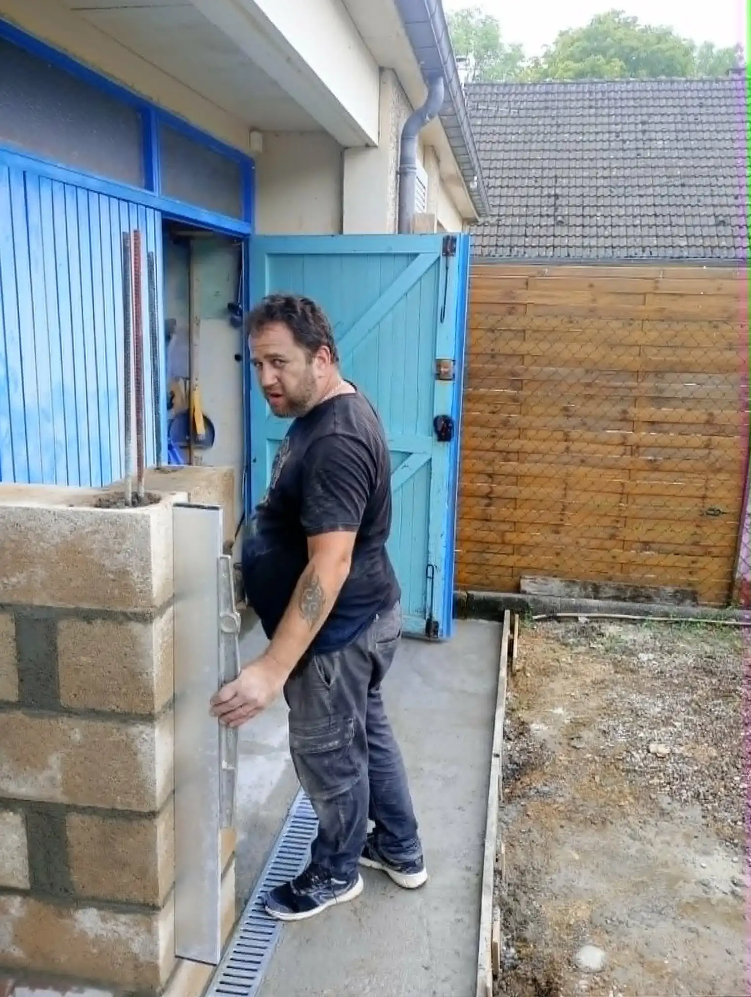 Muret et dalle extérieure réalisés par Multiservice Bauer