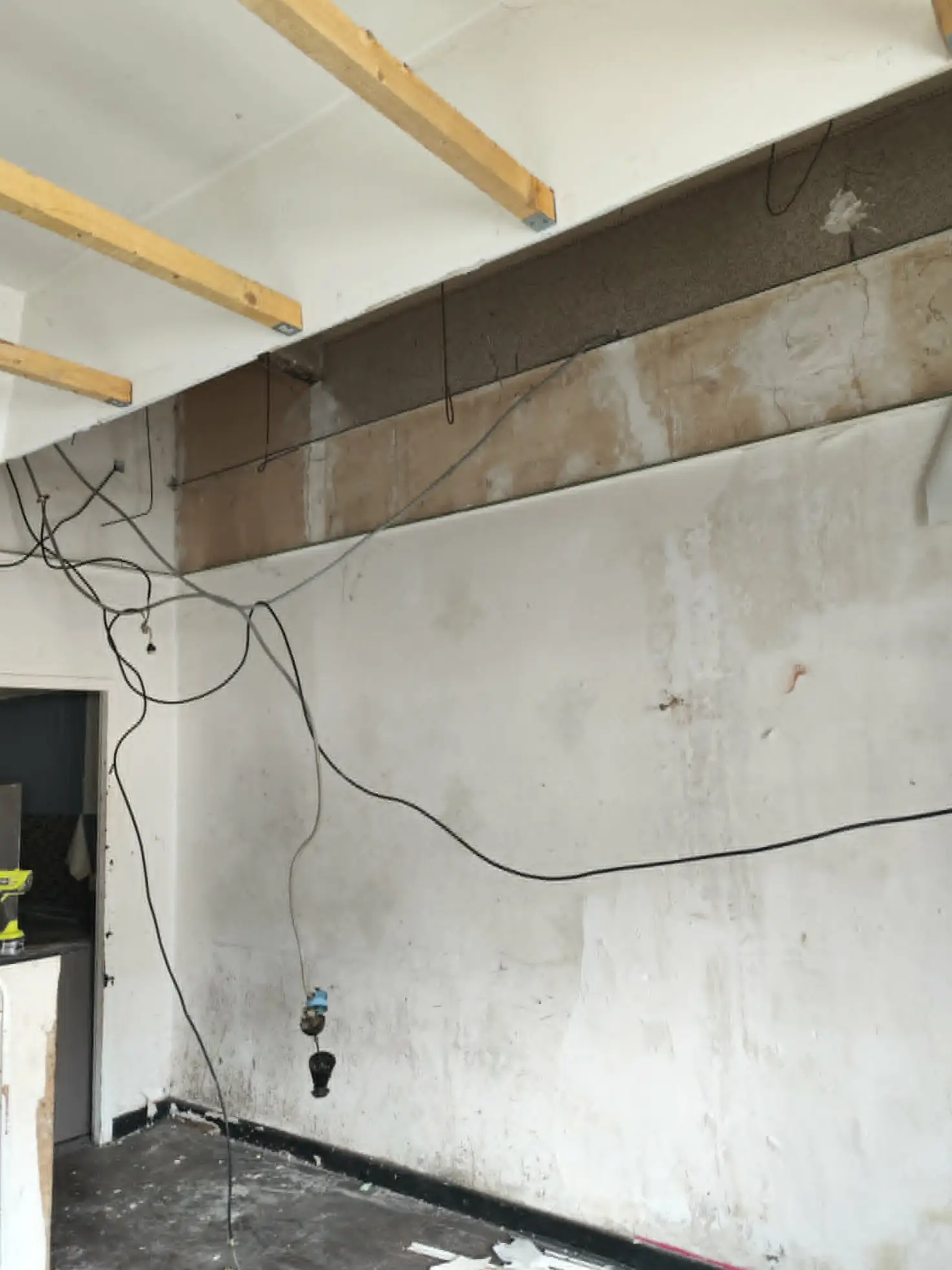 Plafond et murs avant rénovation